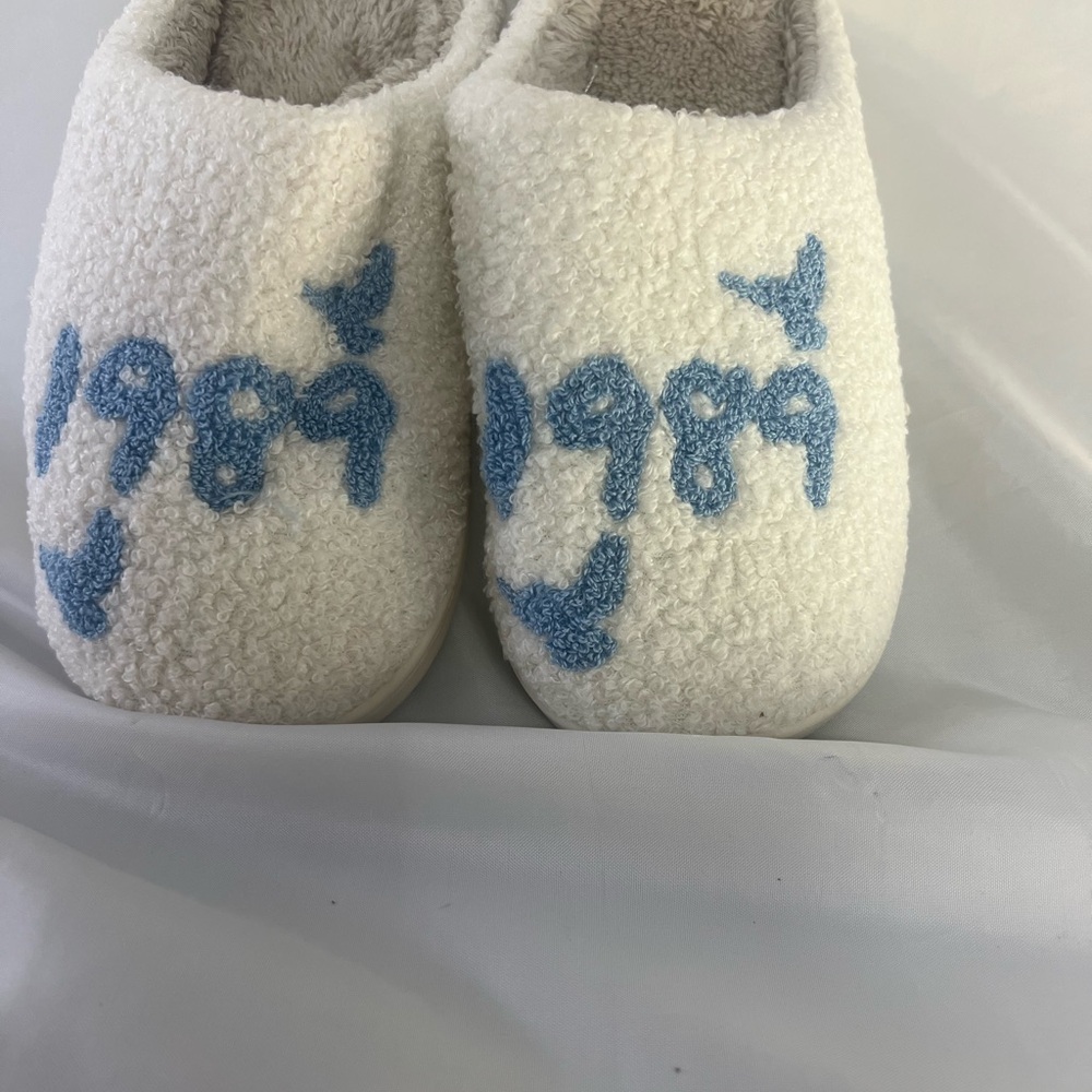 Brand New 1989 Taylor Swift Cozy Slippers, Size US Womens 9-10